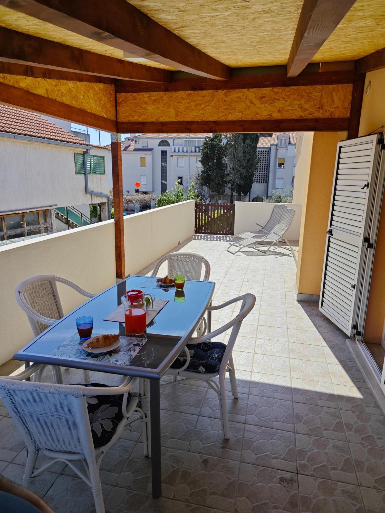 Apartment Paula Kastela Exterior photo