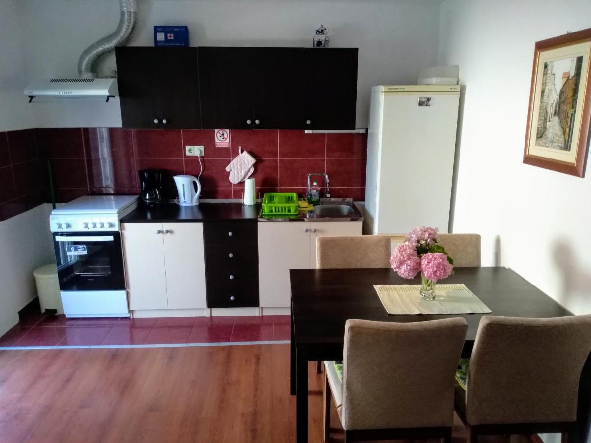 Apartment Paula Kastela Exterior photo