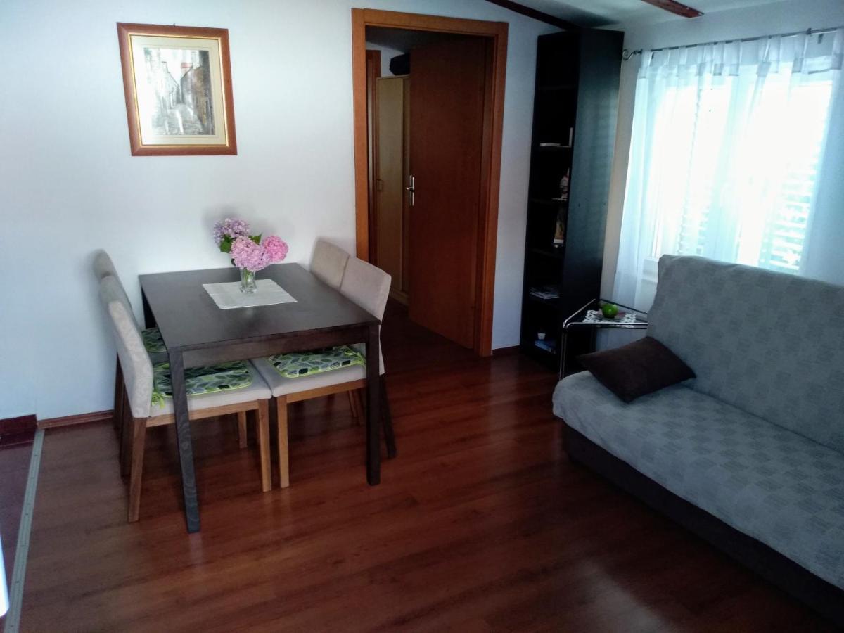 Apartment Paula Kastela Exterior photo